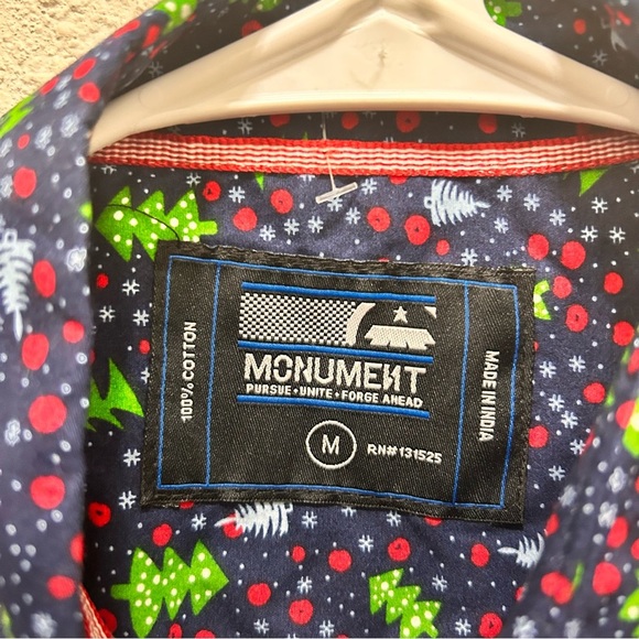 Monument Navy Christmas Tree Holiday Short Sleeve Button Front Shirt NWT M - Picture 2 of 3